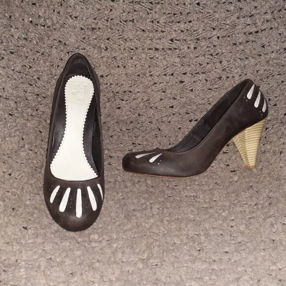 J SHOES-Fever-Brown Leather-Cream Canvas Cutout Pump-Pin-Up-Sz 9-Near Mint - Picture 1 of 7